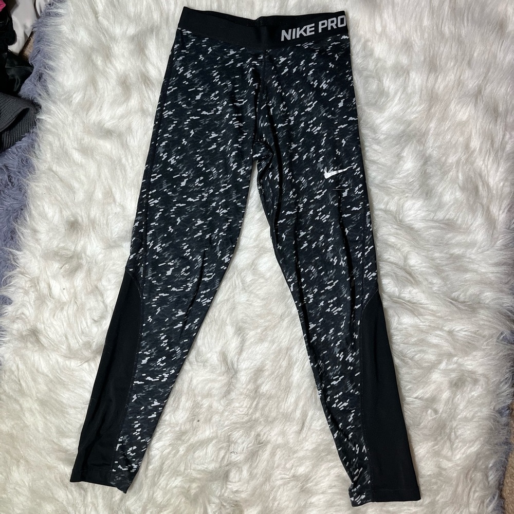 🏋🏻‍♀️Nike pro workout leggings🏋🏻‍♀️